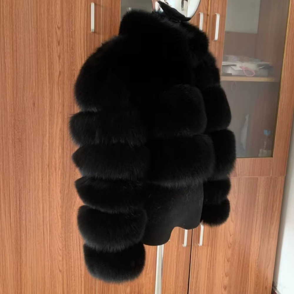 Luxurious Black real Fur Jacket - Picture 2 of 5